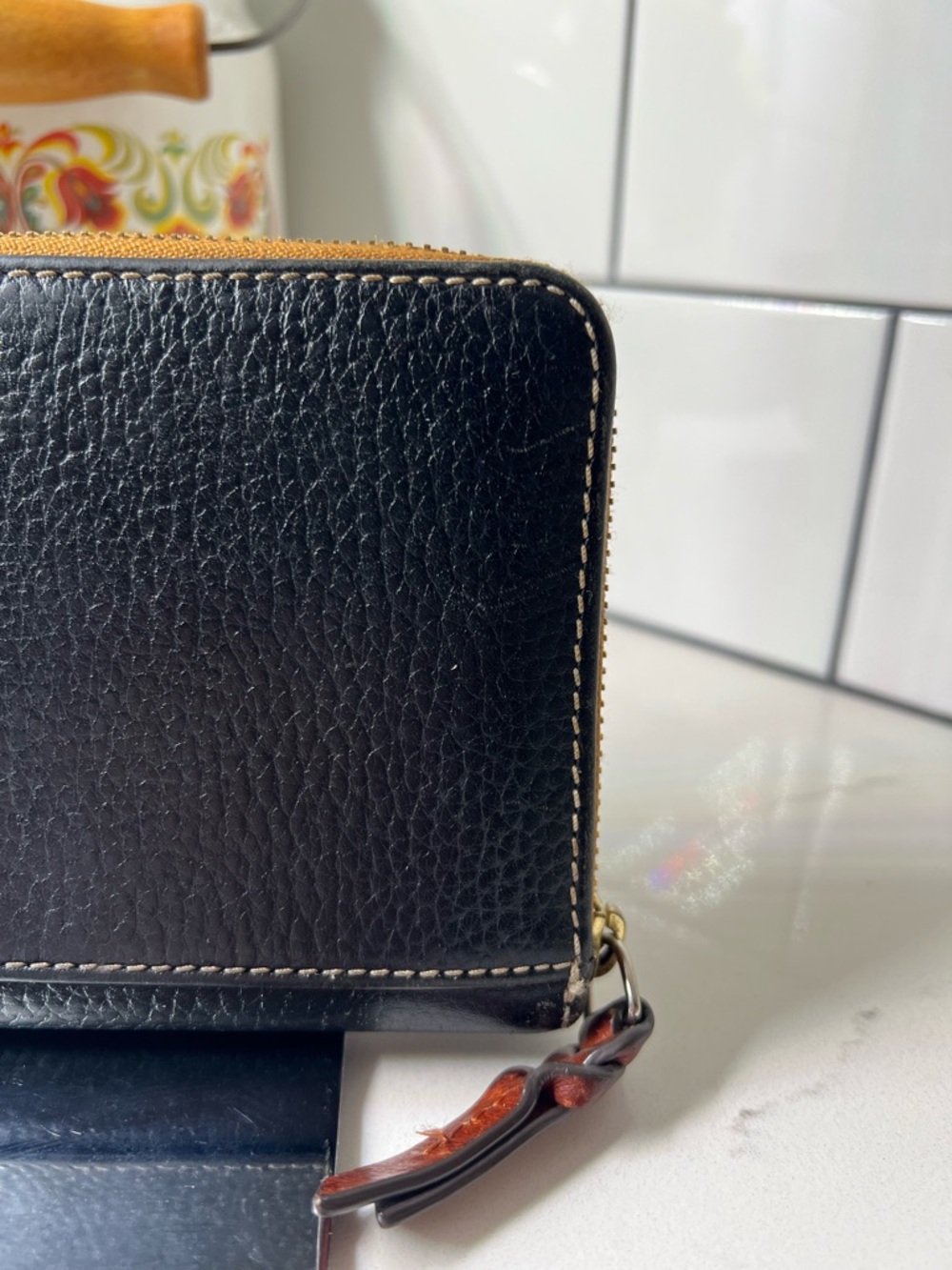 Dooney & Bourke | Pebble Grain Zip Around Wallet | Black | Large - Picture 4 of 15